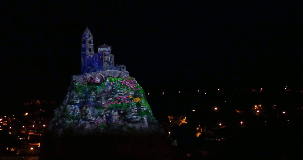 puy de lumières : rocher st michel d'aiguilhe puy en velay
