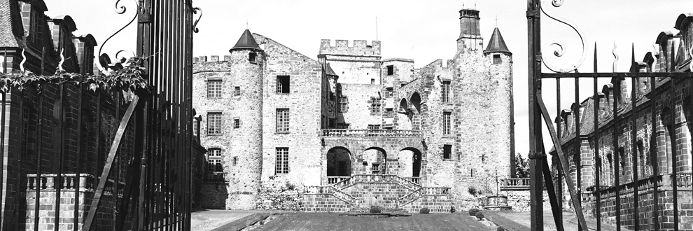 vue chateau de chazeron