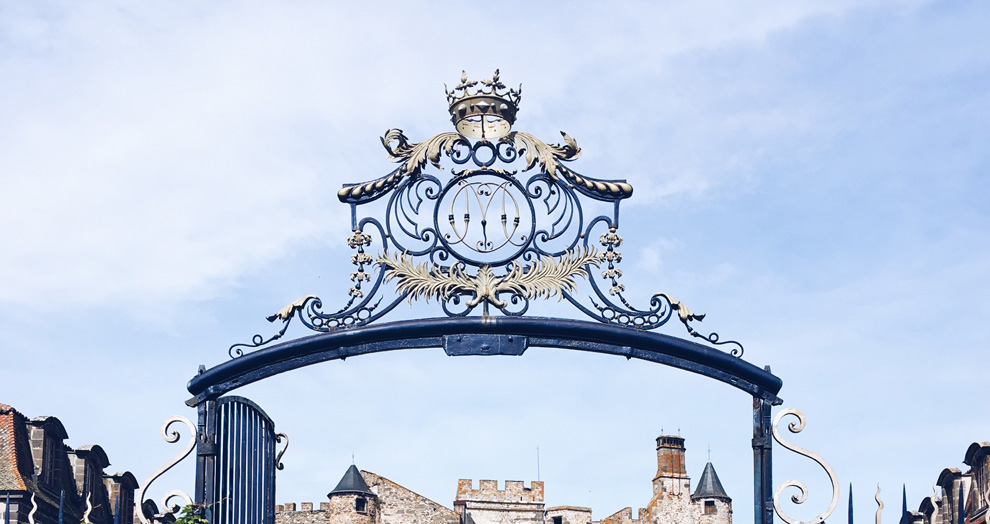 portail chateau de chazeron