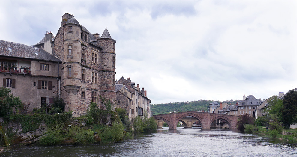 chateau et pont vieux à Espalion