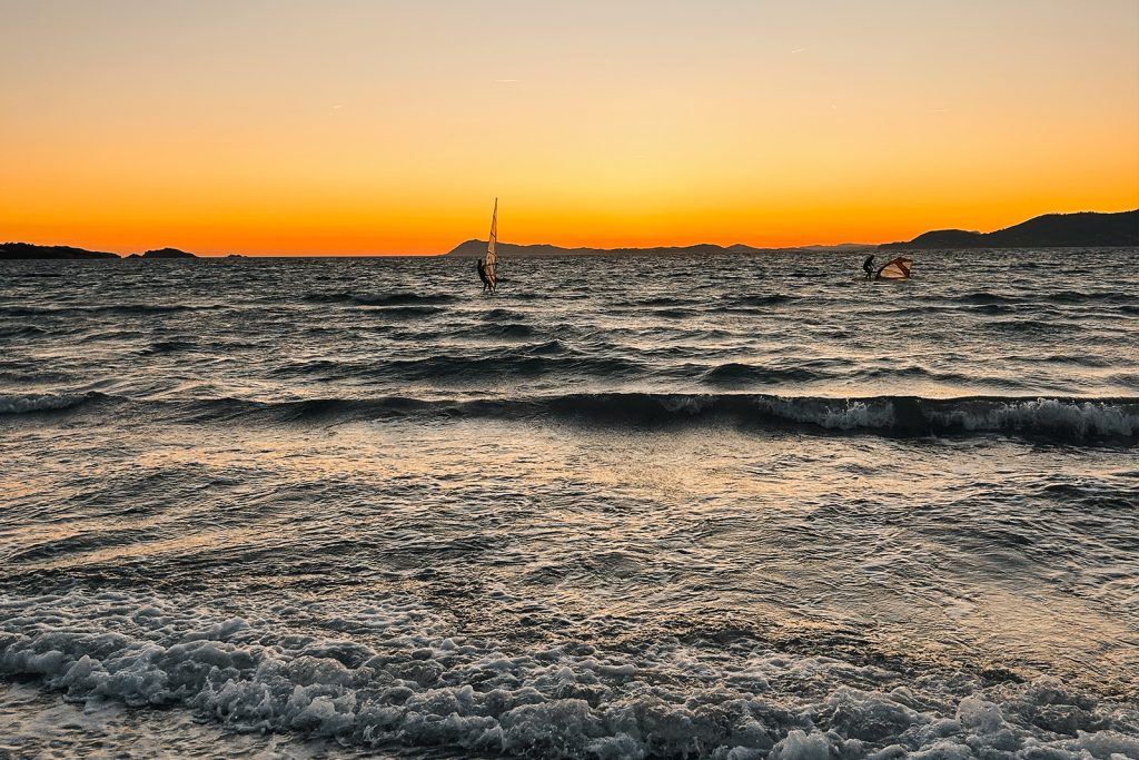 ou regarder un coucher de soleil à Giens ? plage de l'almanarre