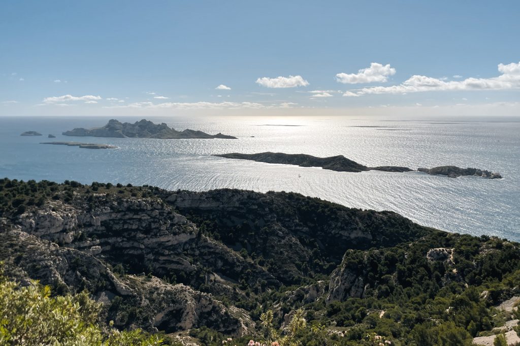 grande voie aux Goudes Marseille, vue mer et calcaire en hiver